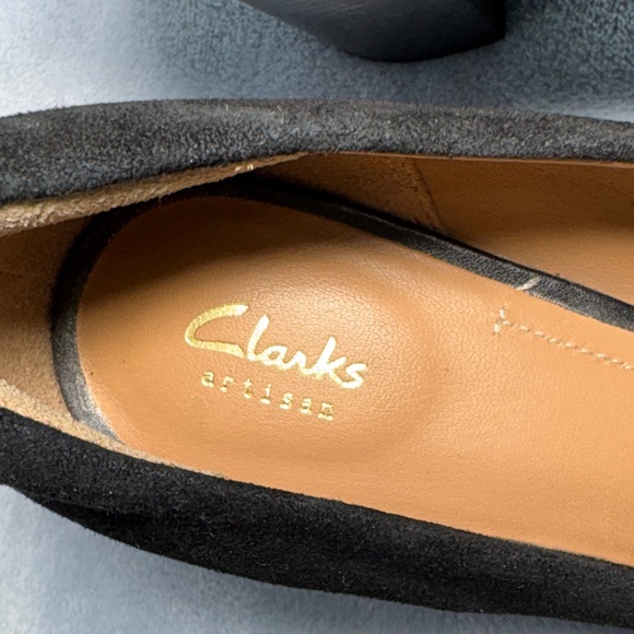 Clarks Women's Black Leather Suede Pumps - Picture 2 of 11